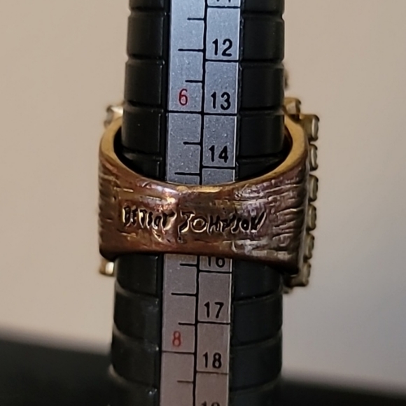 Vintage BETSEY JOHNSON Hollywood Glam Collection Tiger Motif Cocktail Ring. 7 - Picture 7 of 8